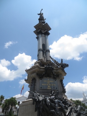 Monumento a la Independencia, también conocido como Monumento a los Héroes del 10 de agosto de 1809. Ese día se produjo el "primer grito de independencia hispanoamericana"
