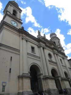 En la plaza Matriz se encuentra la Catedral Metropolitana de Montevideo